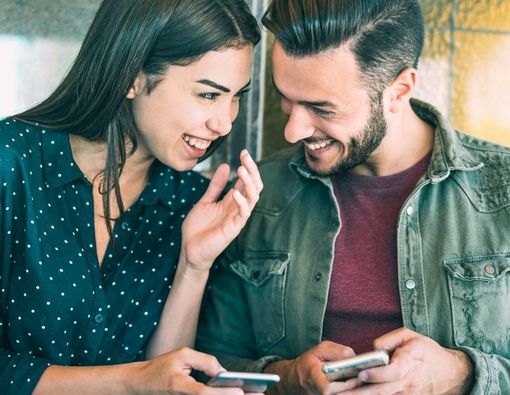 Nyaman Teman Tapi Mesra? Cek Dulu Dampak Negatifnya