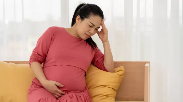7 Penyebab Sering Sakit Kepala saat Hamil, Harus Mama Waspadai!