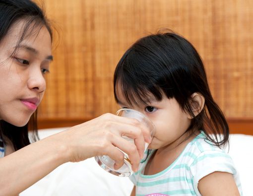 Kiat Sukses Menyapih si Kecil Tanpa Rewel