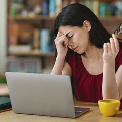 Tips Atasi Mata Lelah Akibat Computer Vision Syndrome (Digital Eye Strain)
