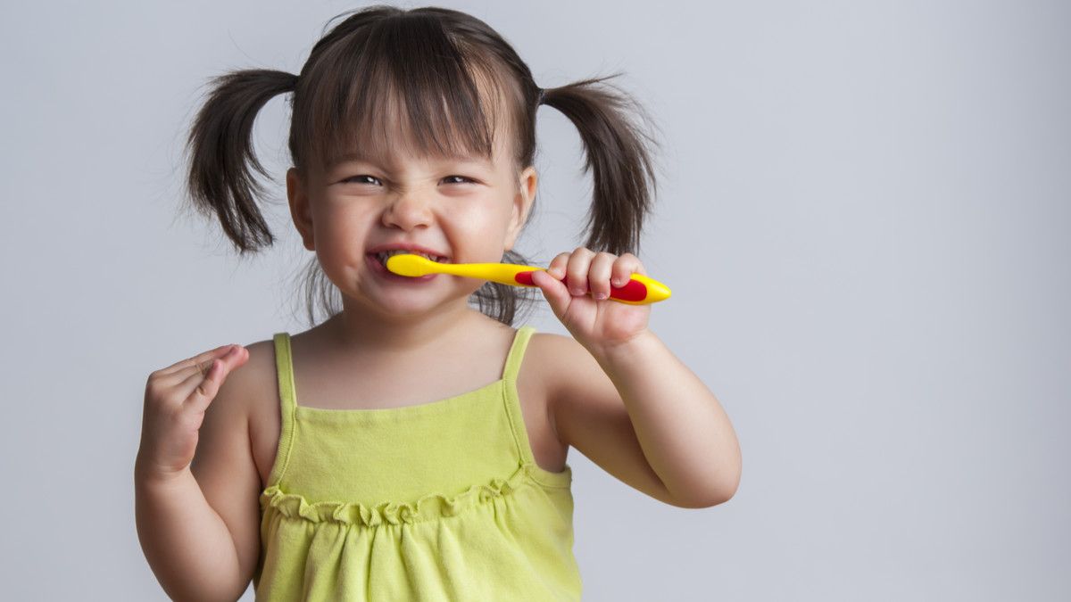 8 Tips Merawat Gigi Anak yang Baru Tumbuh