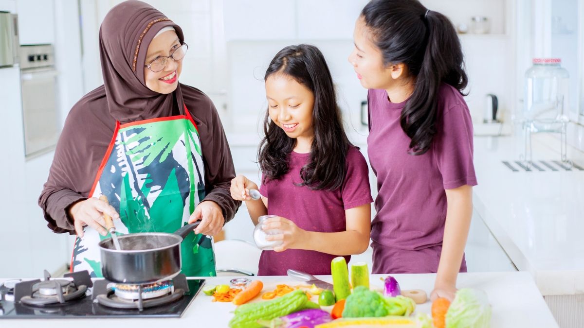 Membuat Menu Berbuka dan Sahur Bersama Keluarga