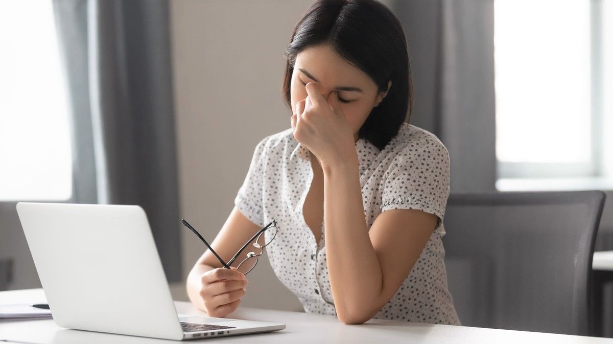 Sering Online Meeting Bikin Mata Lelah? Ini Cara Mengatasinya