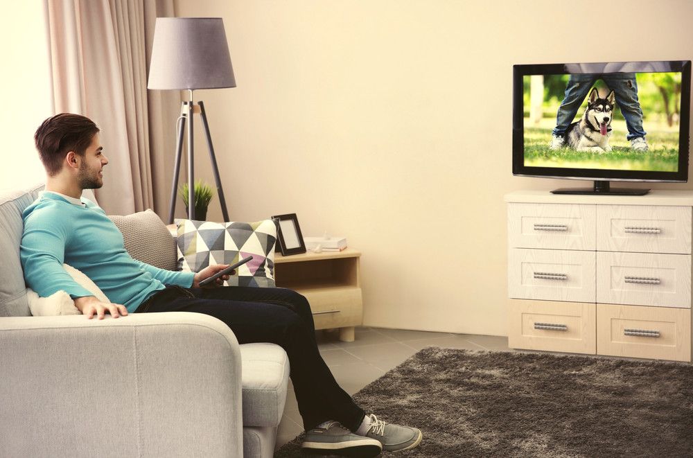 Nonton Televisi Terlalu Lama, Ini Efeknya Bagi Kesehatan