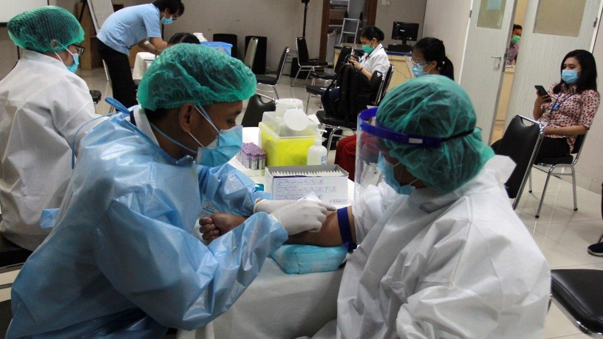 Duka Dokter RS COVID-19: Dicaci Maki hingga Tertular Corona