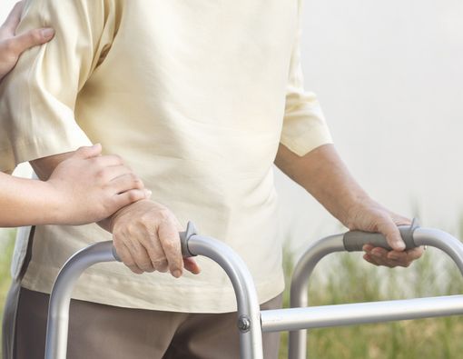 Kiat Perawatan Stroke pada Lansia