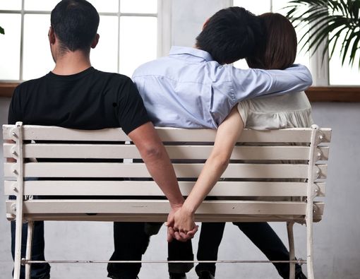 Gonta Ganti Pasangan Erat dengan Risiko Meningitis