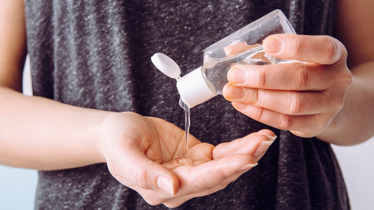 Hand Sanitizer Tertelan, Apa yang Terjadi Pada Tubuh?
