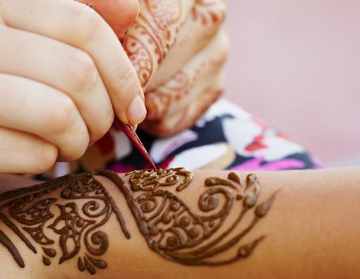 Kulit Anak Ini Terbakar Akibat Tato Henna