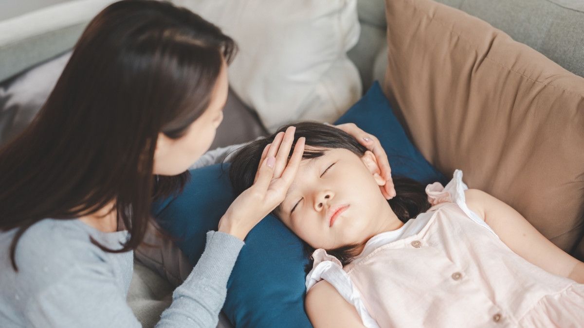11 Cara Mengatasi Anak yang Susah Minum Obat Saat Sakit