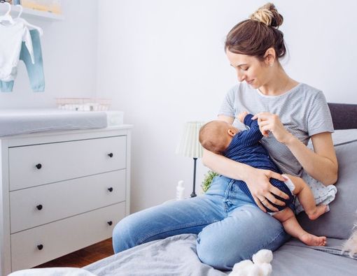 Tips Memilih Skincare yang Aman untuk Ibu Menyusui