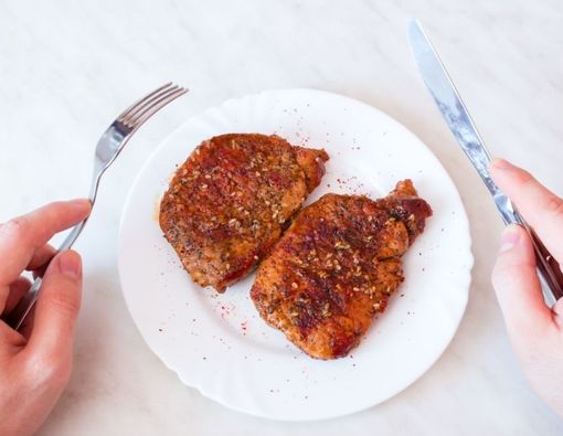 Benarkah Penderita Asam Urat Harus Menghindari Makan Daging?
