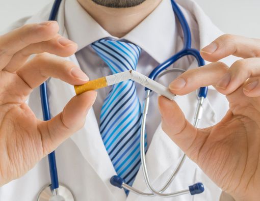 Yuk, Contoh Inggris yang Punya Resolusi Berhenti Merokok