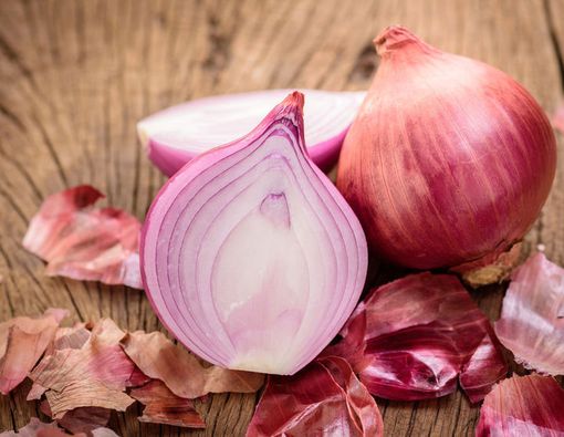 Mengerik Anak dengan Bawang, Benarkah Bermanfaat?