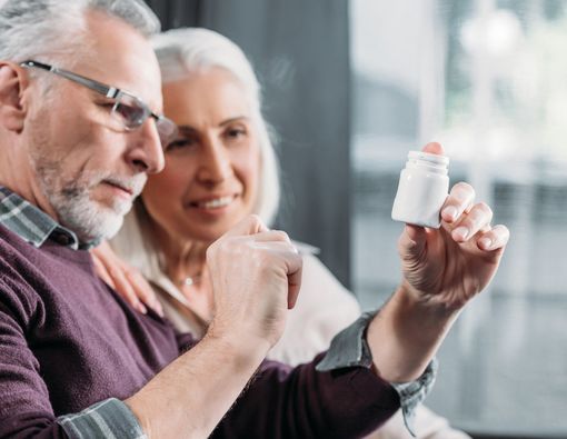 Cara Mengelola Gejala HIV pada Lansia