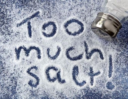 Sederet Bahaya Terlalu Banyak Makan Garam bagi Kesehatan