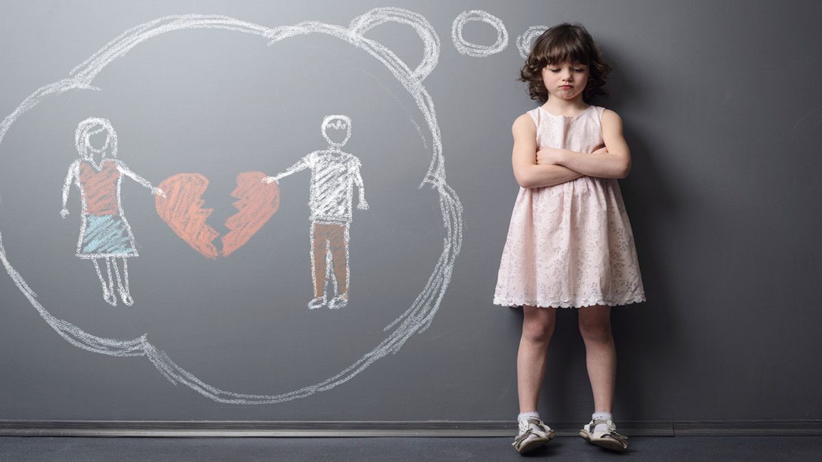 Takut Menyakiti Hati, Bagaimana Cara Jelaskan Perceraian ke Anak?