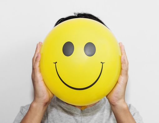 Sehari-hari Bersifat Humoris, Sudah Pasti Bahagia?