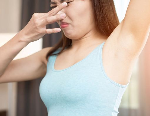 Cara Ini Terbukti Ampuh Usir Bau Badan