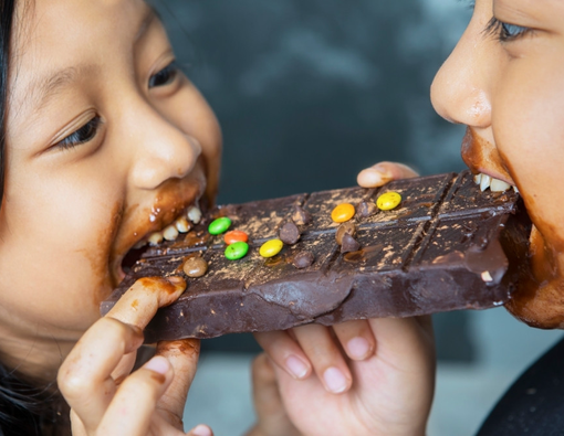 Ciri-Ciri Anak Alergi Cokelat dan Cara Mengatasinya