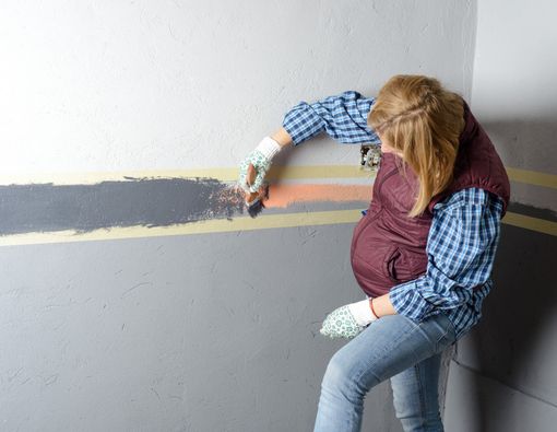 Bahaya Jika Ibu Hamil Menghirup Bau Cat