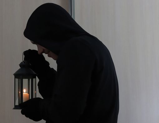 Nekat Masuk Rumah Orang Lain, Apakah Termasuk Gangguan Kejiwaan?