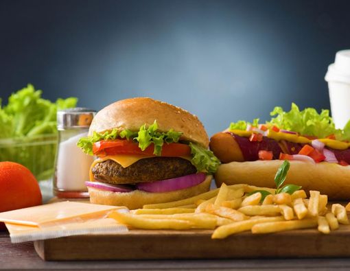 Sampai Usia Berapa Aman Konsumsi Makanan Cepat Saji?