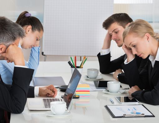 Cara Terbaik Kelola Stres Usai PHK Massal