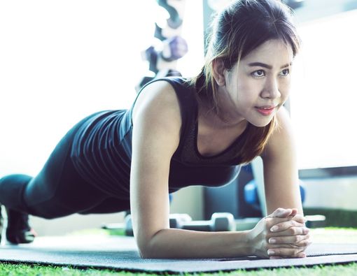 Berbagai Jenis Plank untuk Meratakan Perut Anda