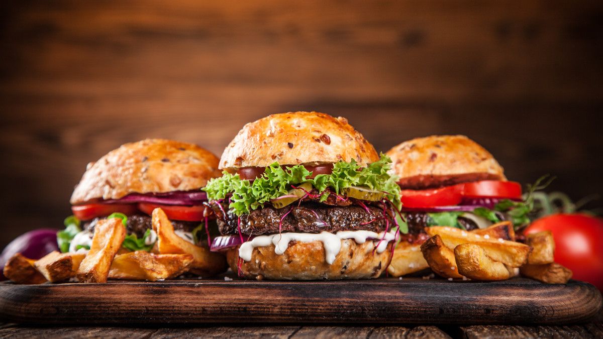 Alasan Burger Dianggap Tak Sehat Meski Ada Sayur, Roti, dan Daging