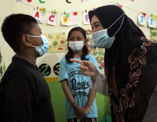 Cara Mengatasi Trauma Anak yang Kehilangan Orangtua karena Bencana