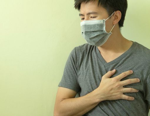 Sesak Napas Saat Isolasi Mandiri, Ini Cara Mengatasinya!