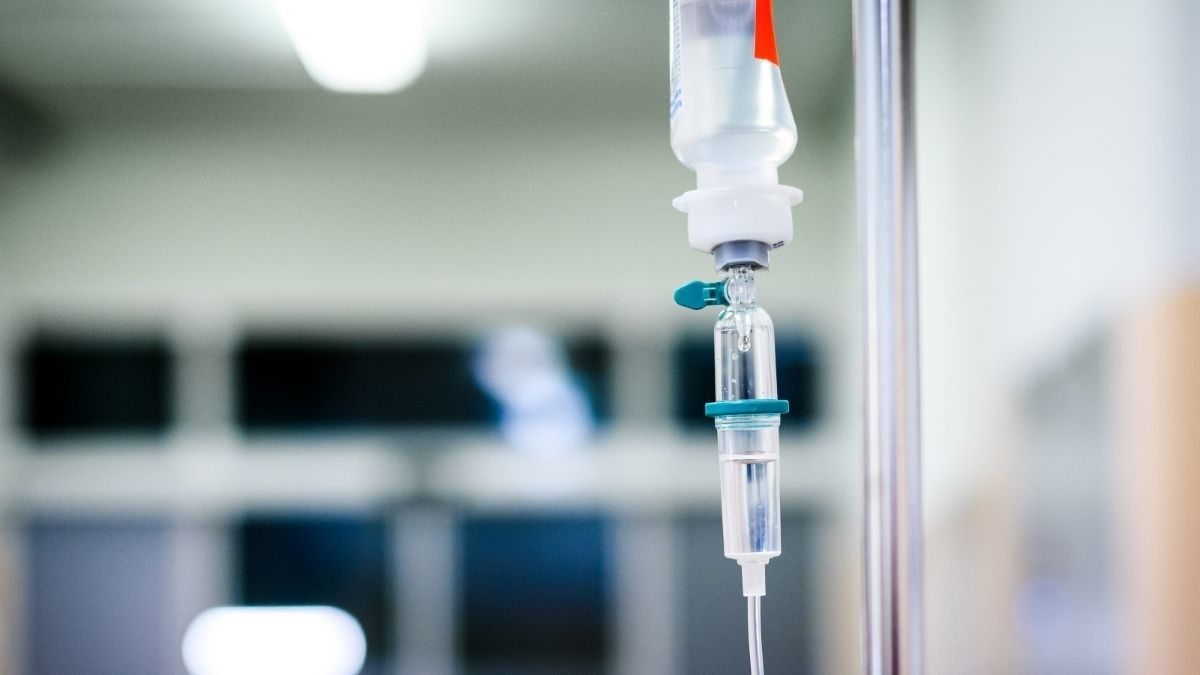 Hal yang Perlu Anda Ketahui tentang Pemasangan Infus