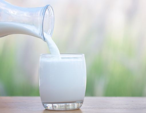 Kapan Waktu Terbaik Minum Susu, Pagi atau Malam Hari?