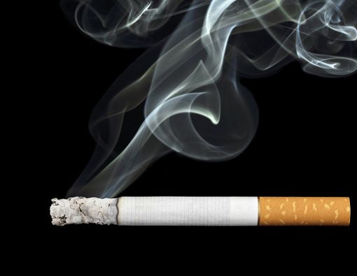 Alasan Kenapa Merokok Harus di Luar Ruangan