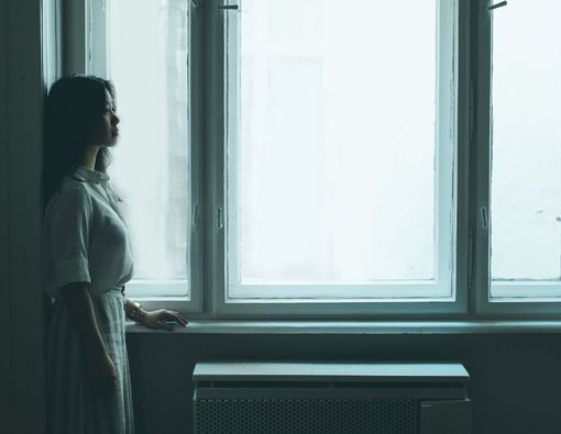 Merasa Sepi di Tengah Keramaian? Mungkin Ini Penyebabnya