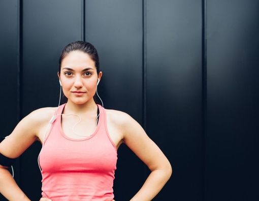 Gerakan Wall Slides untuk Atasi Pegal Kebanyakan Duduk