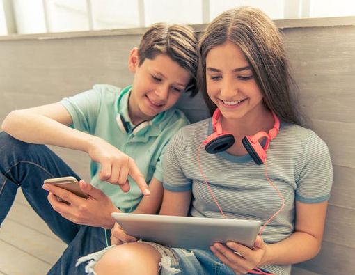 Usia Berapa Anak Boleh Memiliki Ponsel Sendiri?