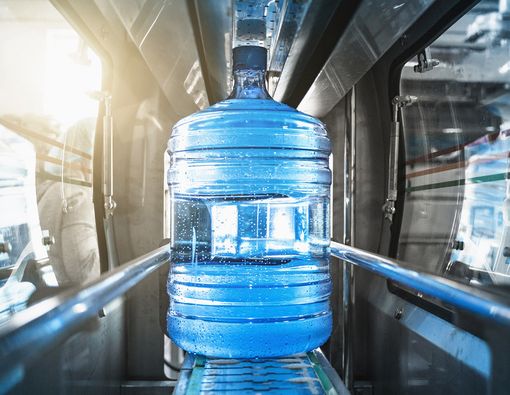 Sayangi Lingkungan dengan Air Galon Guna Ulang