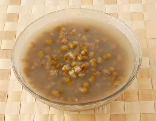 Air Rebusan Kacang Hijau Bikin Rambut Bayi Lebat?