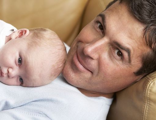 Benarkah Usia Ayah Pengaruhi Kesehatan Bayi?