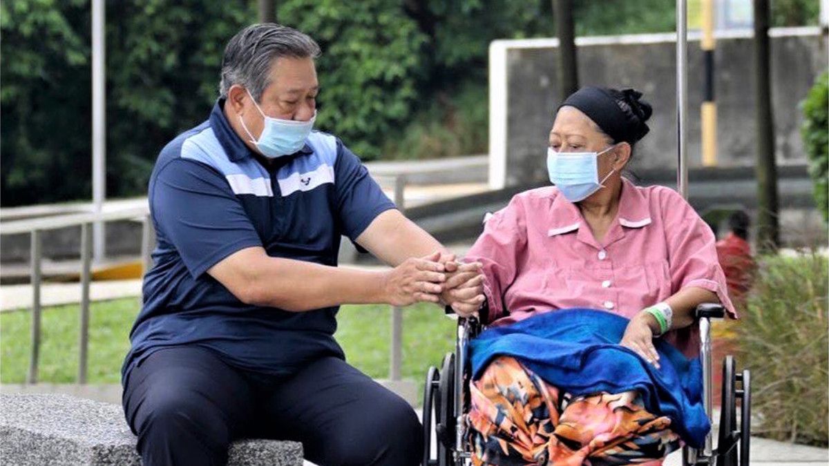 Ibu Ani Yudhoyono Meninggal Dunia