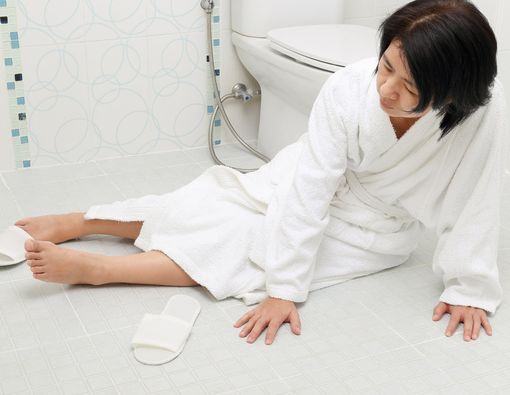 Terpeleset di Kamar Mandi Bisa Memicu Stroke?