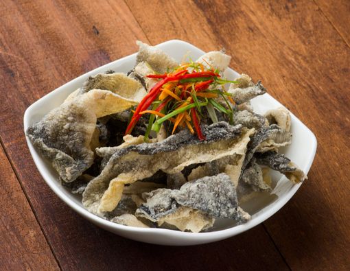 Doyan Makan Kulit Ikan, Adakah Manfaatnya untuk Kesehatan?