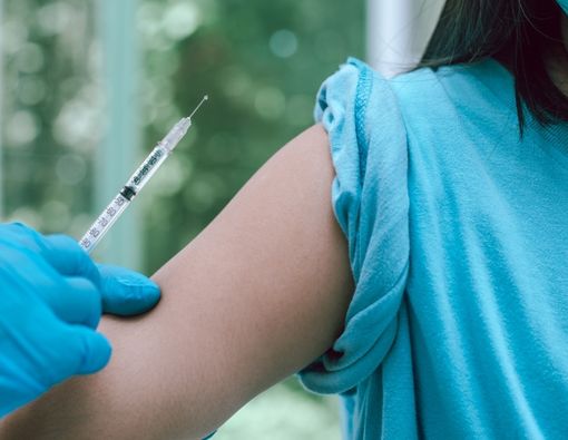 Ketahui Perbedaan Vaksin Booster dan Dosis Ketiga