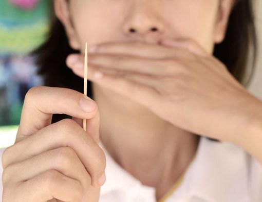 Awas, Dampak Buruk Menggunakan Tusuk Gigi!