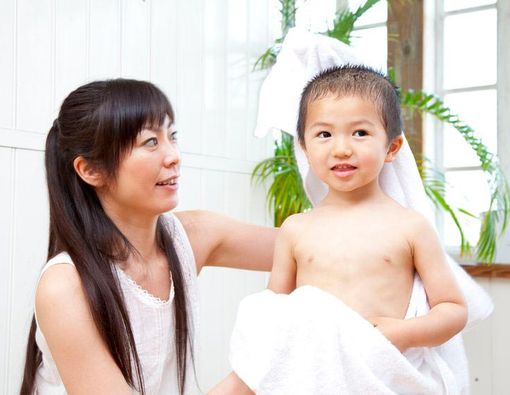 Alasan Anak Harus Mandi Dua Kali Sehari