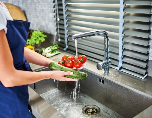 Perlukah Buah dan Sayur Dicuci dengan Sabun?