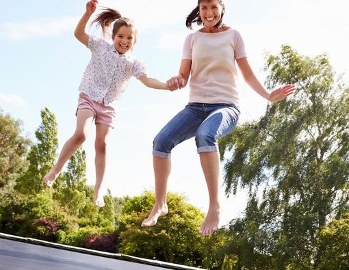 Serunya Bermain Trampolin dengan Anak