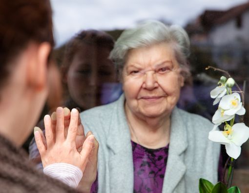 Orang Terdekat Sembuh dari Virus Corona, Amankah Mendekatinya?